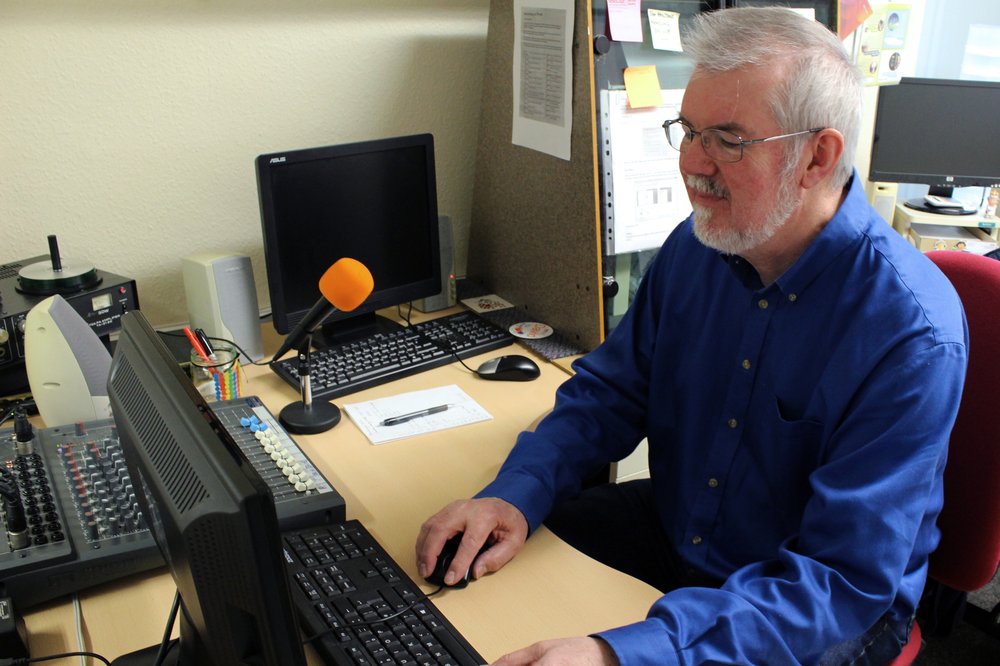 A picture of Ian using the computer at Vista's studio.